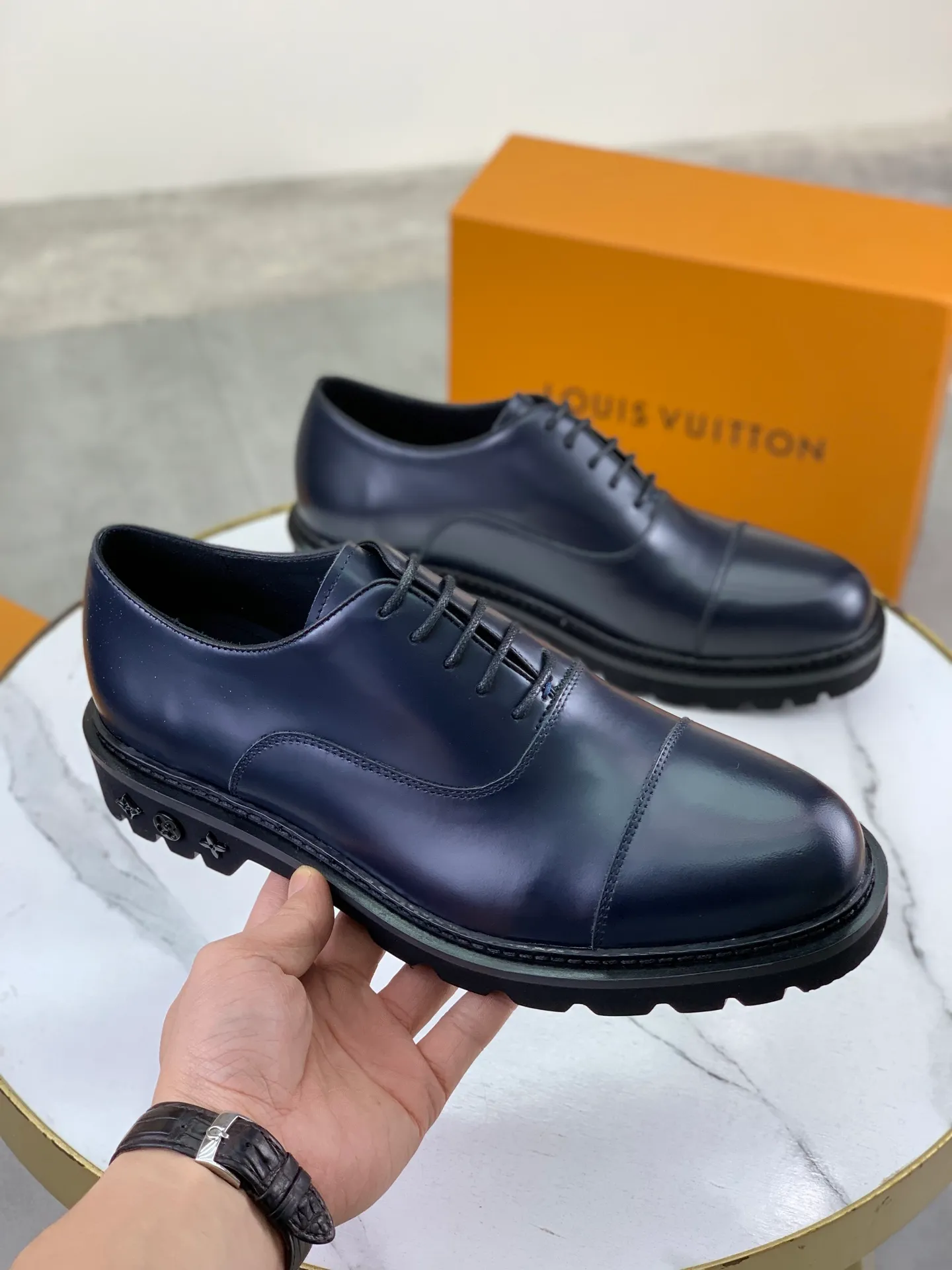 Factory price P820 💎💎💎Top version LOUIS VUITTON [Louis Vuitton] - LV men's business casual leather shoes, luxurious and noble 👞All imported original cowhide, just to create a more comfortable wearing experience, upper: original high-end calfskin➕Imported soft cowhide lining, original lightweight foam outsole✔️Color: 3️⃣colors available Size: 39-44 (38.45 46 can be customized (non-returnable)